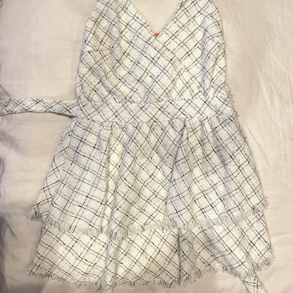 black & white pattern dress with frill hem - Picture 3 of 3